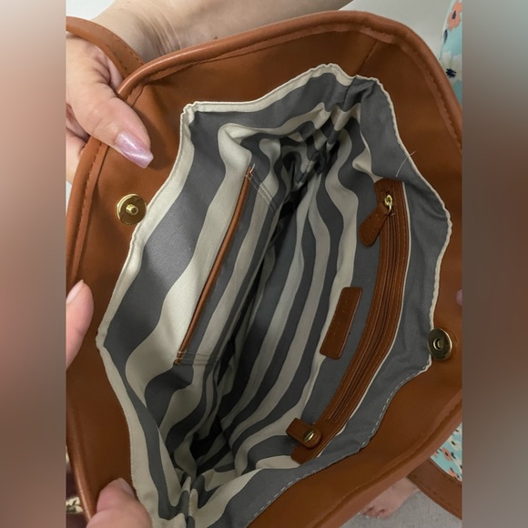 Handbag - Picture 3 of 4